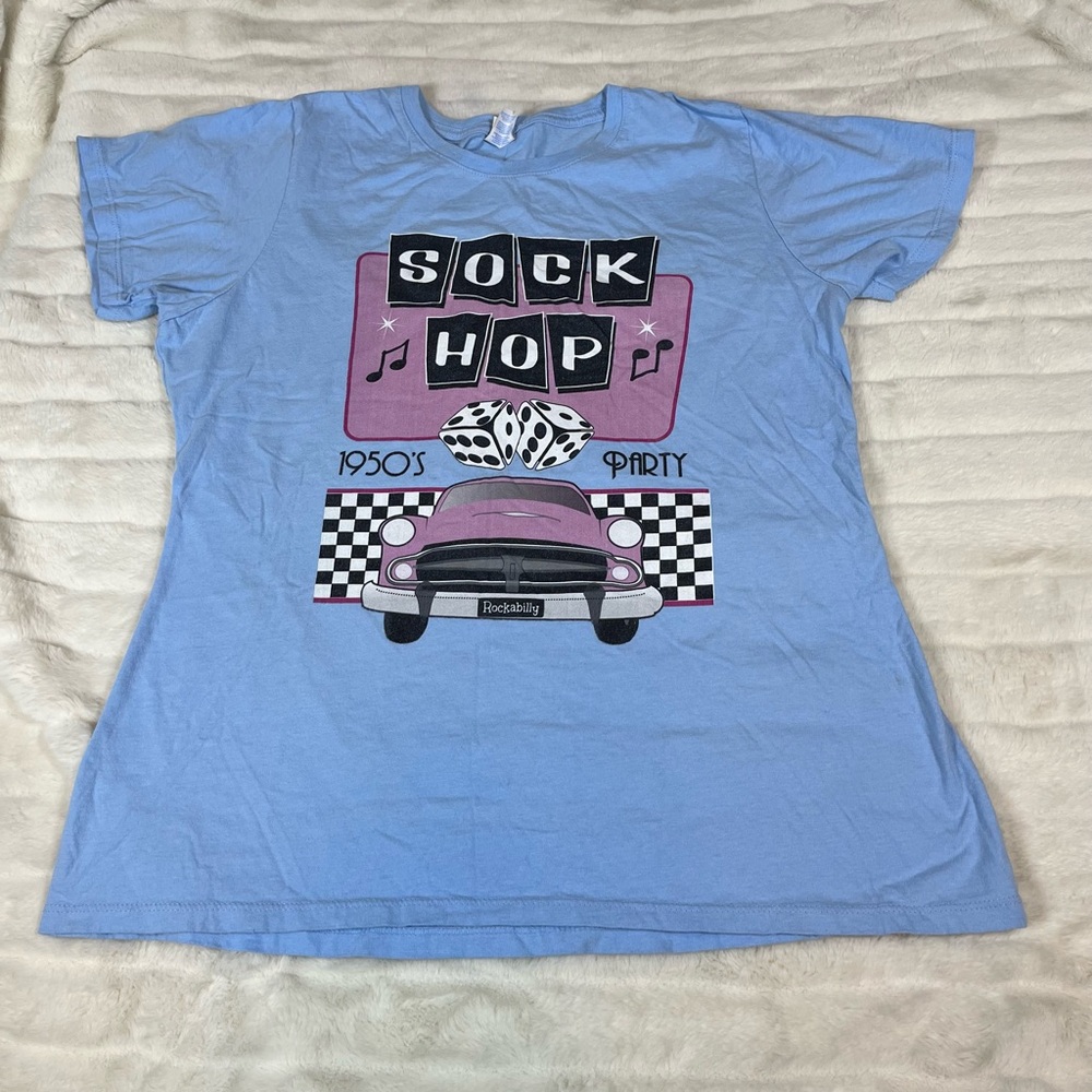 Retro Sock Hop Diner 1950s Blue Pink Dice Classic Car Women’s XL Graphic Tee